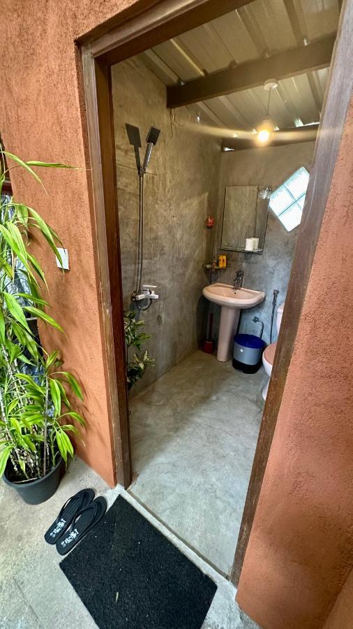 A Lounge Hostel And Cafe Ella Bagian luar foto