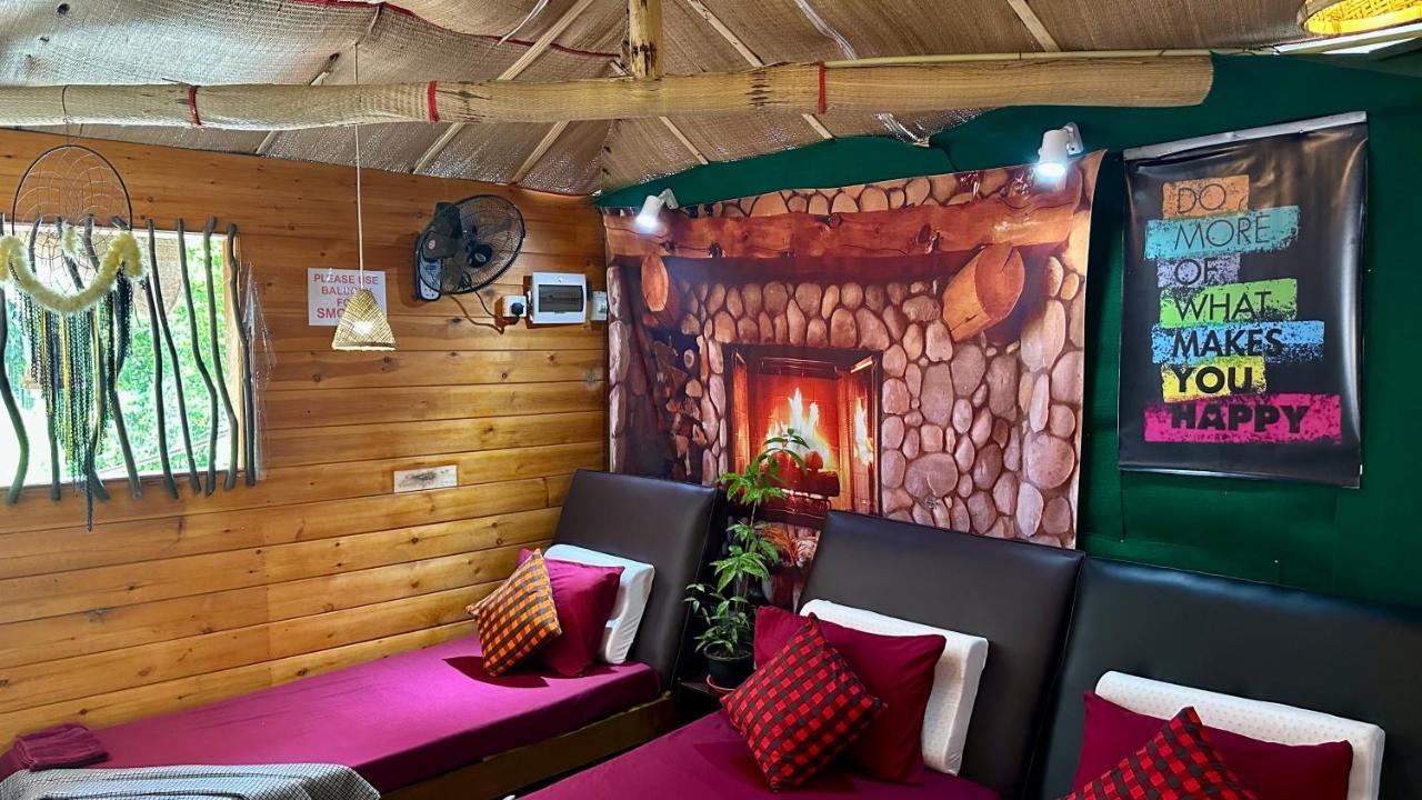 A Lounge Hostel And Cafe Ella Bagian luar foto