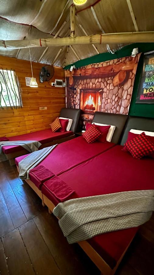 A Lounge Hostel And Cafe Ella Bagian luar foto