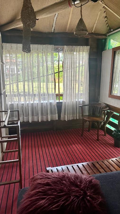 A Lounge Hostel And Cafe Ella Bagian luar foto