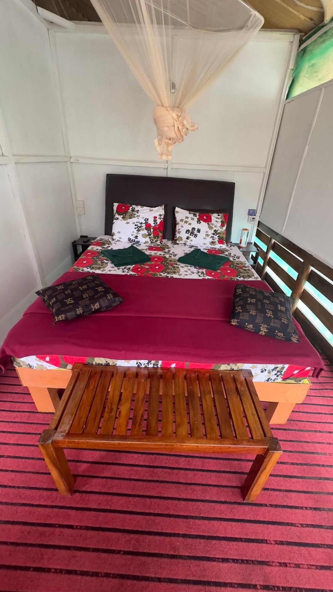 A Lounge Hostel And Cafe Ella Bagian luar foto