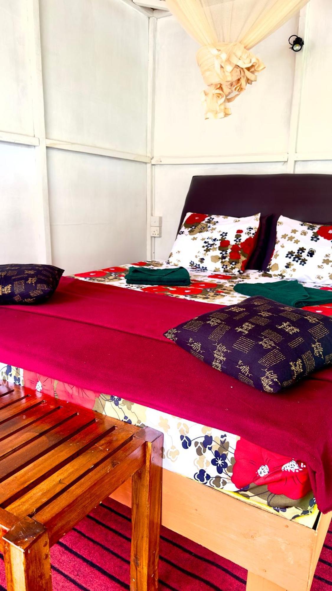 A Lounge Hostel And Cafe Ella Bagian luar foto