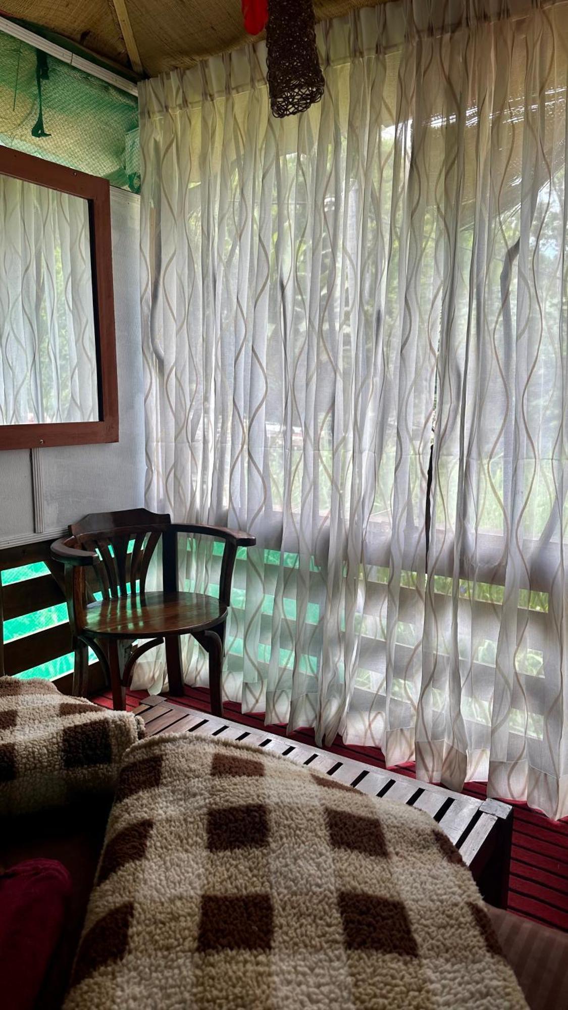 A Lounge Hostel And Cafe Ella Bagian luar foto