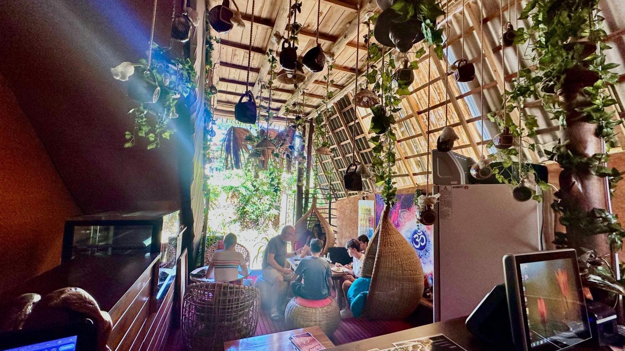A Lounge Hostel And Cafe Ella Bagian luar foto