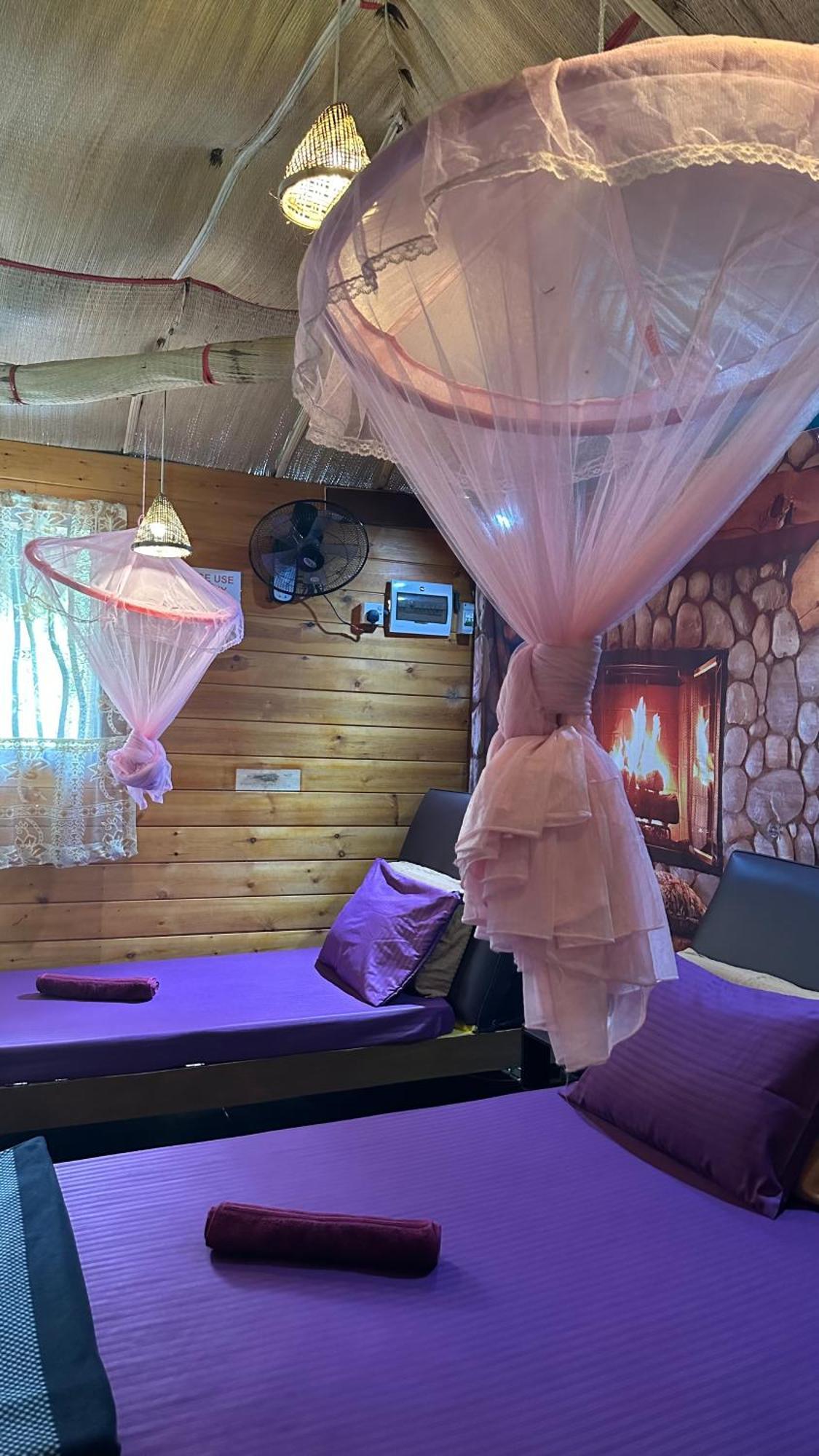 A Lounge Hostel And Cafe Ella Bagian luar foto