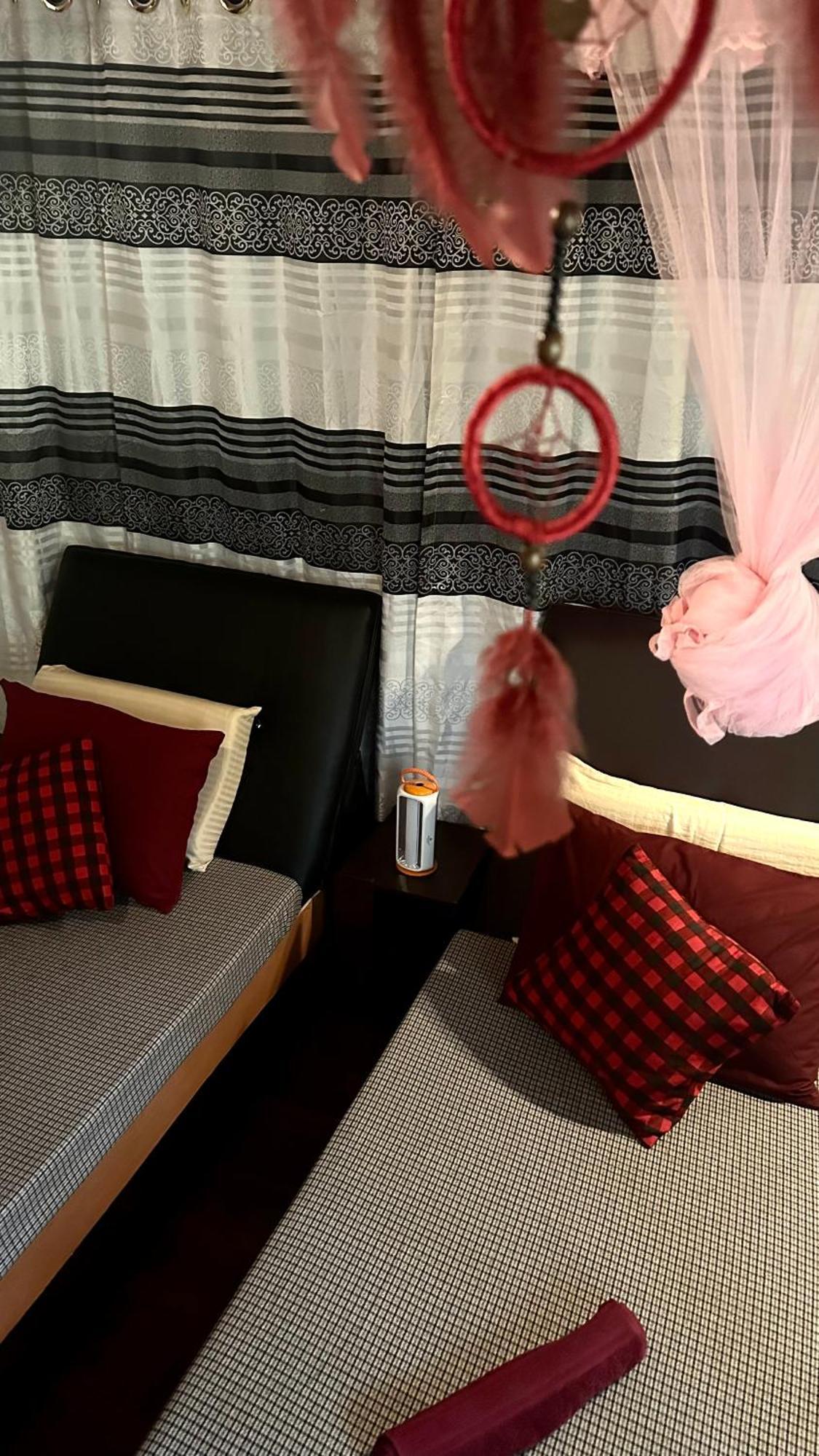 A Lounge Hostel And Cafe Ella Bagian luar foto